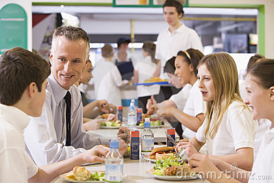 teacher-eating-lunch-his-students-6081302